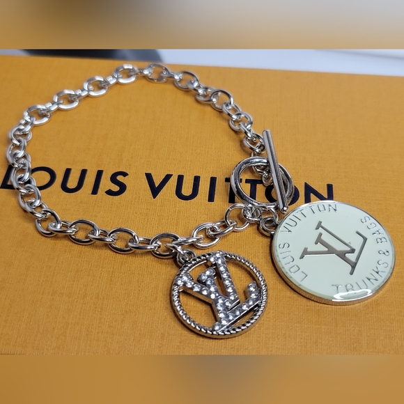Jewelry - Silver Toggle Bracelet, Louis Vuitton Trunks&Bags/crystal Zip Pull